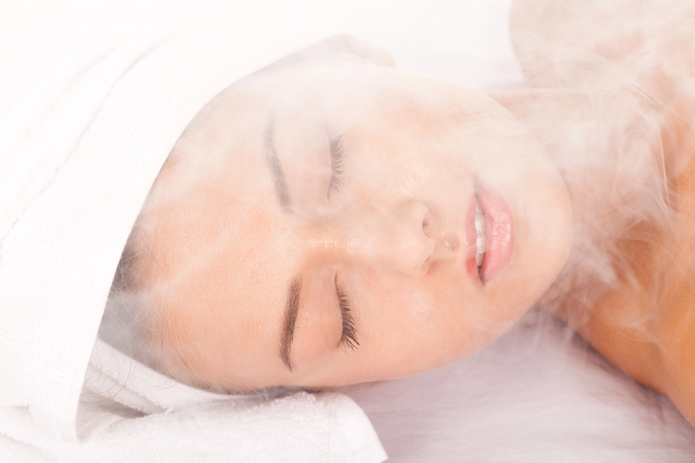 Post-Con Skin Recovery: Why Facial Steamers Save Your Skin After Convention Weekends
